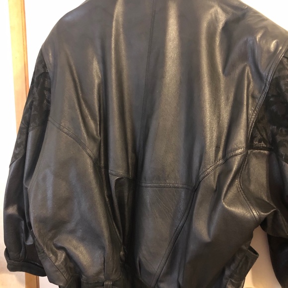 Vintage Black Leather Jacket with belt from 80s - Picture 4 of 5
